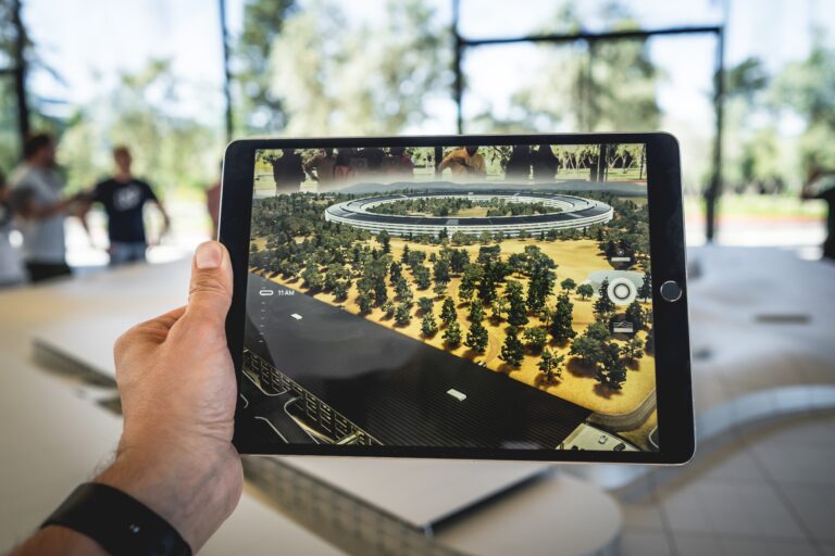 papildyta realybė augmented reality papildytas realus pasaulis, technologija naudojama įsivaizduoti, kaip atrodytų realybė su pokyčiais , dar prieš juos pritaikant.